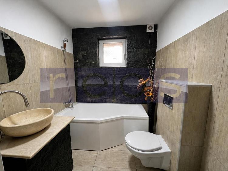 Casă individuală cu 4 camere cu Canalizare în Apărătorii Patriei