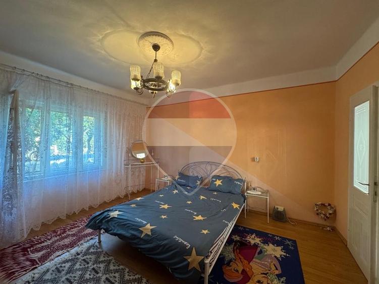 Casă individuală cu 4 camere cu Teren 1439 Mp în Semlac