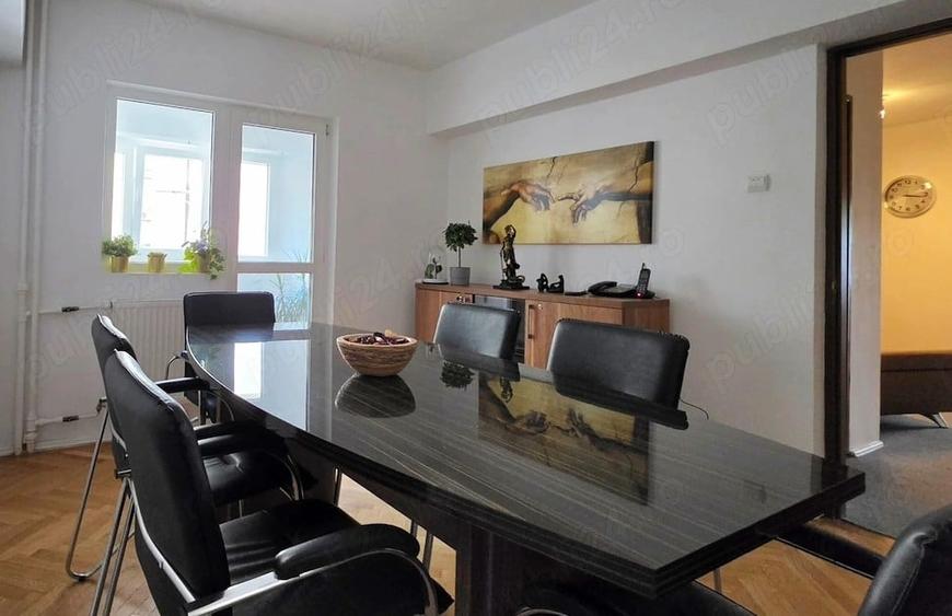 Apartament cu 4 camere decomandat în P-ța Universității