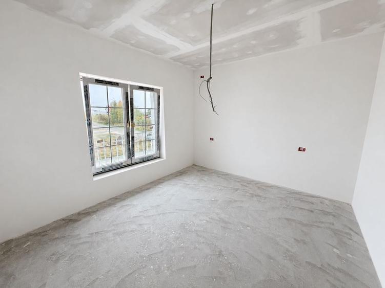 Duplex cu 4 camere cu Canalizare în Moșnița Nouă
