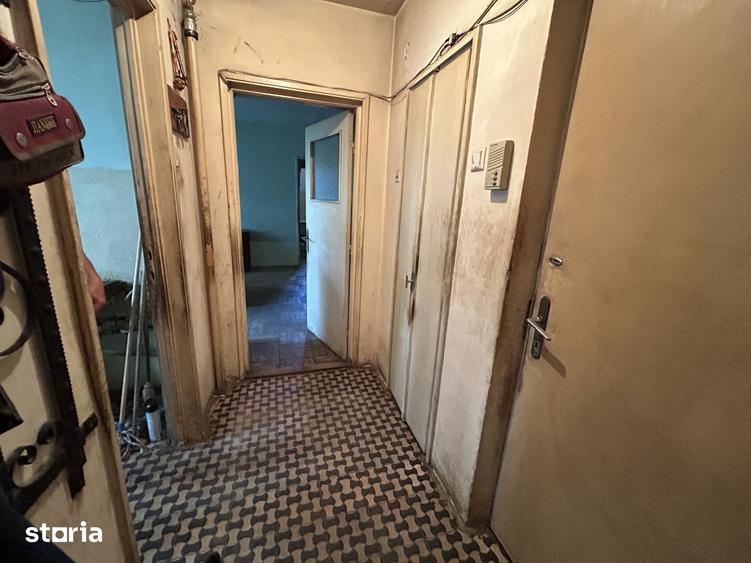 Apartament cu 3 camere semidecomandat în Podgoria