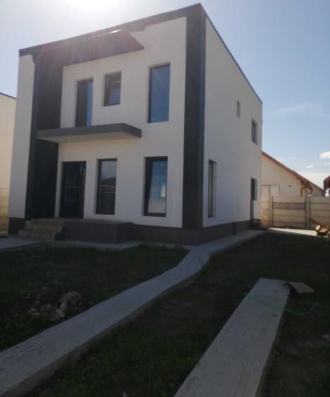 Casă cu 4 camere cu Teren 290 Mp în Central