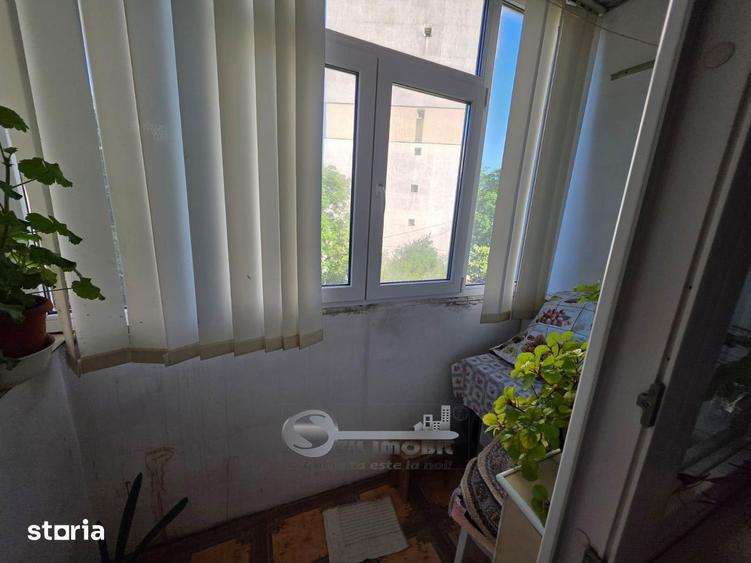 Apartament cu 3 camere decomandat în Alexandru cel Bun
