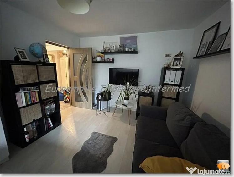 Apartament cu 2 camere decomandat în Casa de Cultură