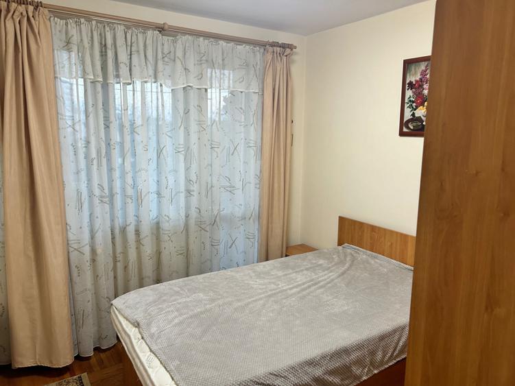 Apartament cu 3 camere semidecomandat în Basarab