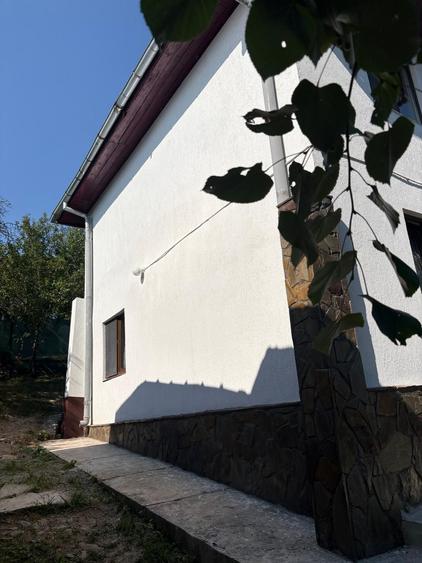 Vand casa traditionala din lemn in comuna Sotrile, judetul Prahova, intr-o zona linistita si pitoreasca, la aproximativ 10 minute de Lacul Paltinu - 9