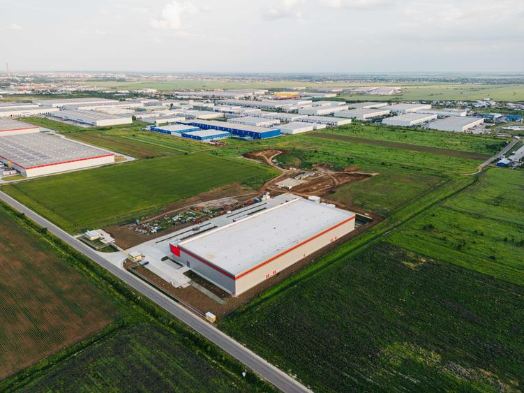 Spațiu industrial, de 9,900 mp, în Dragomirești-Deal
