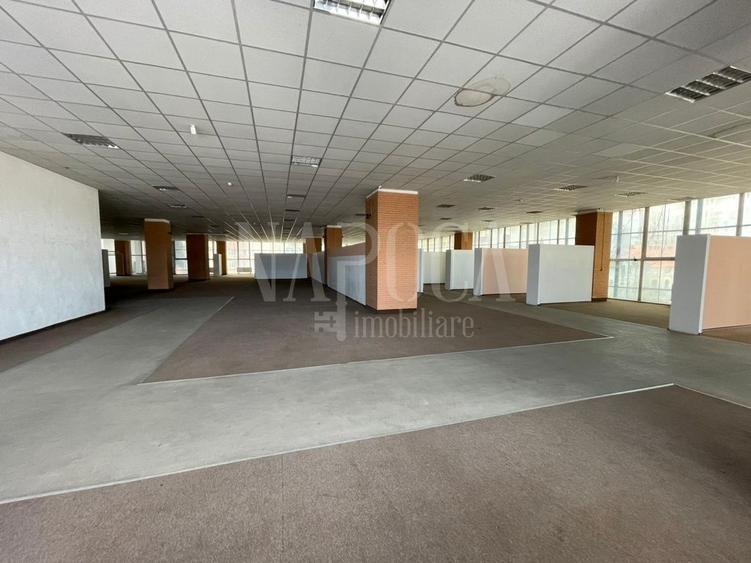 Spațiu comercial, de 1,553 mp, în Central
