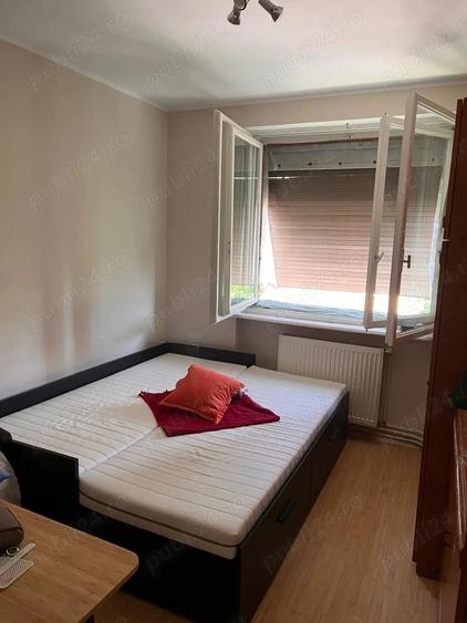 Apartament cu 4 camere decomandat, mobilat în Central