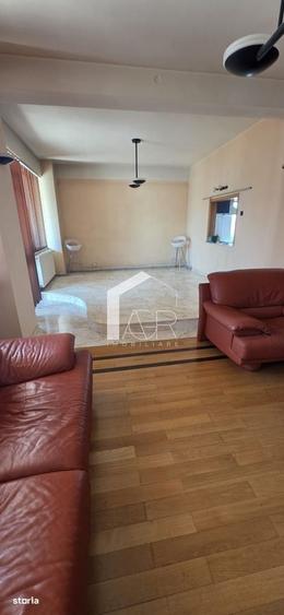 Apartament cu 4 camere decomandat în Democrației