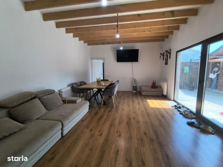 Casă cu 4 camere semidecomandat în Coiciu