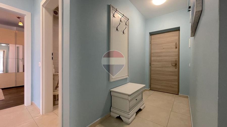 Apartament cu 3 camere decomandat, mobilat în Tractorul