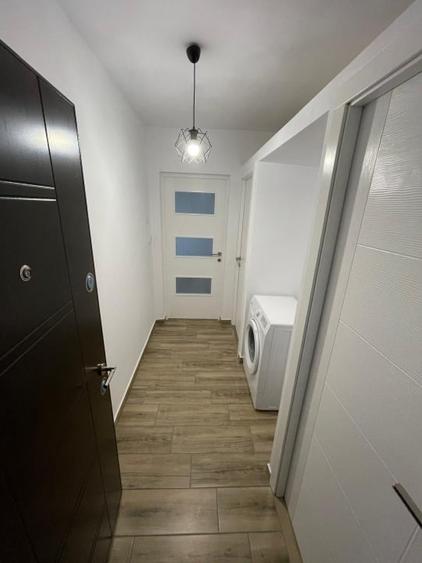 Apartament cu 2 camere semidecomandat în Girocului