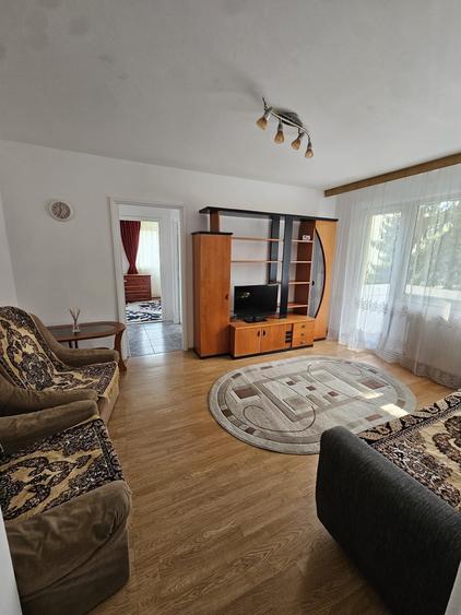 Apartament cu 3 camere semidecomandat în Astra