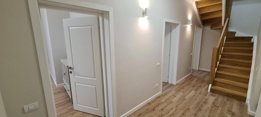 Apartament cu 4 camere decomandat, mobilat în P-ța Romană