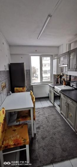 Apartament cu 3 camere decomandat în Tudor