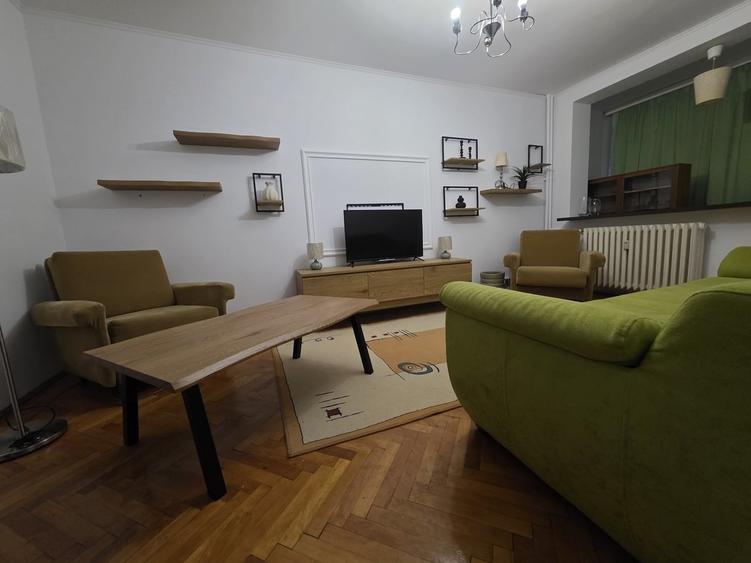 Apartament cu 2 camere semidecomandat în Teiul Doamnei
