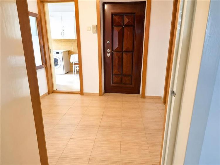 Apartament cu 3 camere decomandat în Drumul Poienii