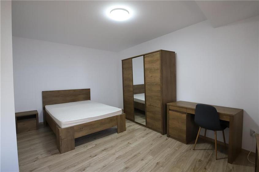 Apartament cu 4 camere decomandat în 7 Noiembrie