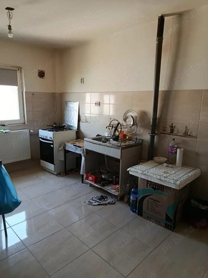Apartament cu 3 camere semidecomandat în Militari