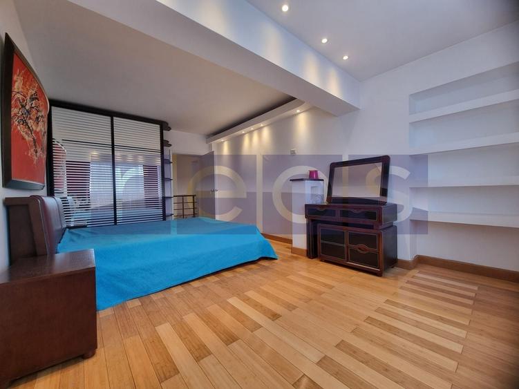 Penthouse cu 3 camere decomandat, mobilat în Unirii
