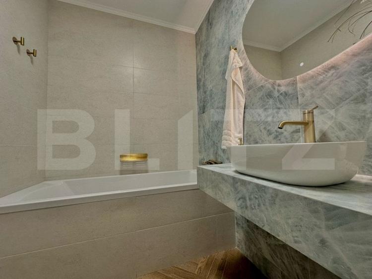 Apartament cu 3 camere semidecomandat, mobilat în Vest