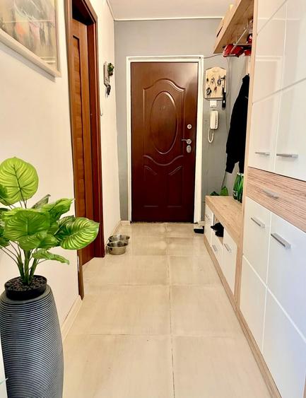 Apartament cu 2 camere semidecomandat, mobilat în Aradului