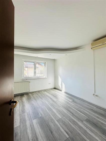 Duplex cu 5 camere cu Canalizare în Central