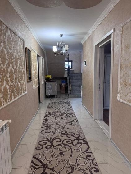 Casă individuală cu 7 camere cu Canalizare în Central