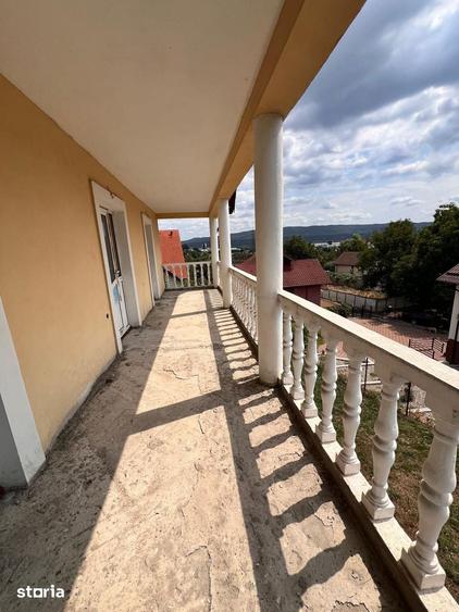 Casă cu 6 camere cu Teren 732 Mp în Central