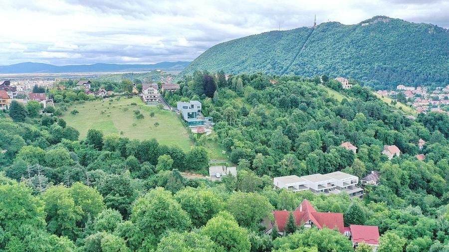 Teren Construcții intravilan de 2700 mp, în Drumul Poienii