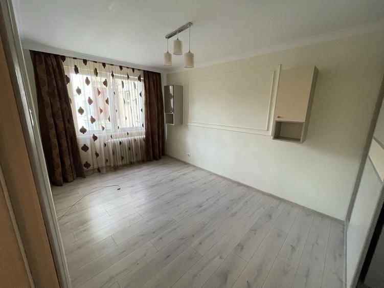 Apartament cu 2 camere decomandat în Precista