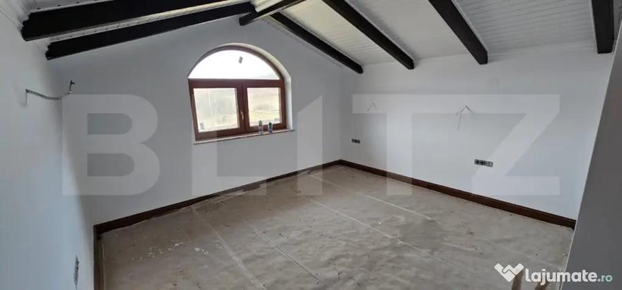 Casă cu 5 camere cu Teren 1000 Mp în Almașu Mic
