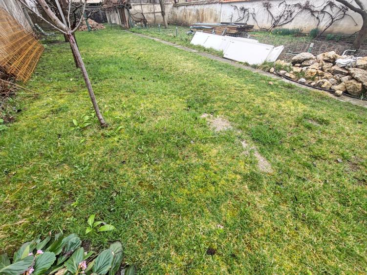 Casă individuală cu 4 camere cu Canalizare în Central