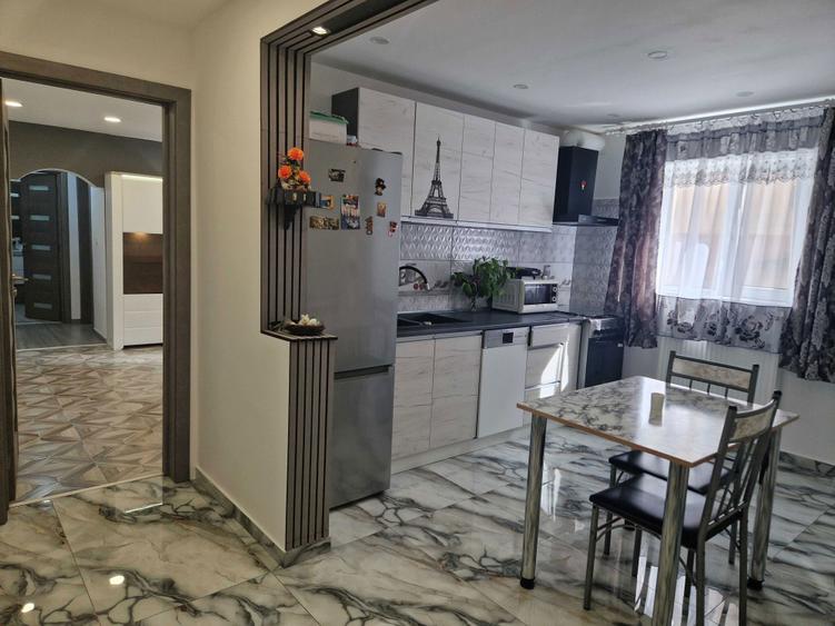Apartament cu 2 camere semidecomandat în Cetate