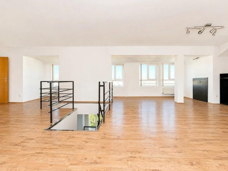 Apartament cu 4 camere decomandat în Girocului