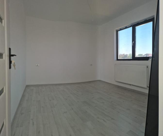 Casă individuală cu 4 camere cu Canalizare în Lumina