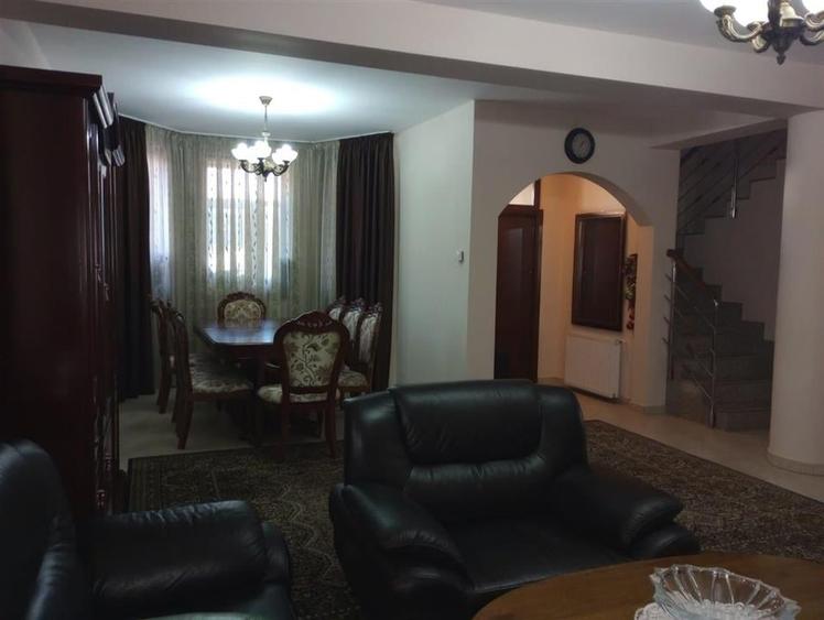 Casă individuală cu 6 camere cu Teren 810 Mp în Pipera