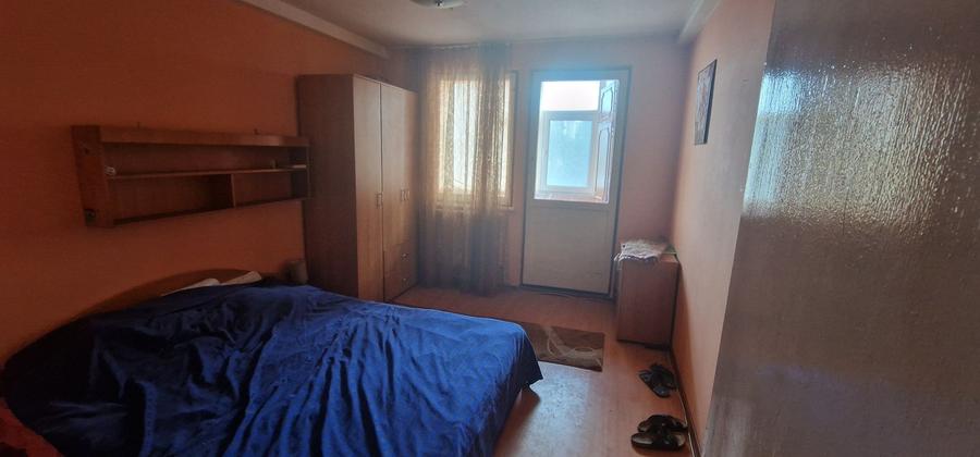 Apartament cu 3 camere semidecomandat, mobilat în Central