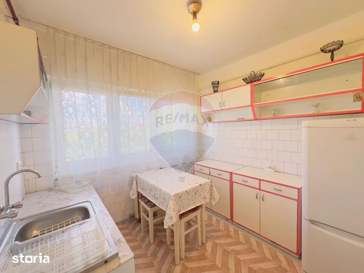 Apartament cu 3 camere semidecomandat în Podgoria