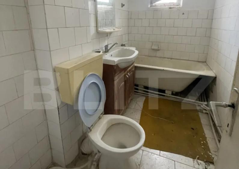 Apartament cu 3 camere semidecomandat în Central