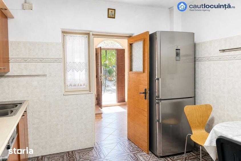 Casă cu 10 camere cu Teren 425 Mp în Dobroești