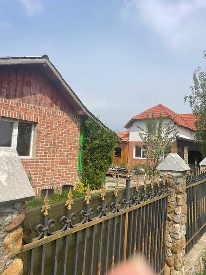 Casă cu 4 camere în Leș