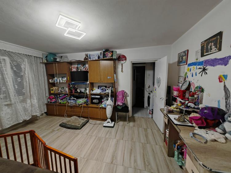Apartament cu 2 camere semidecomandat în Mioriței