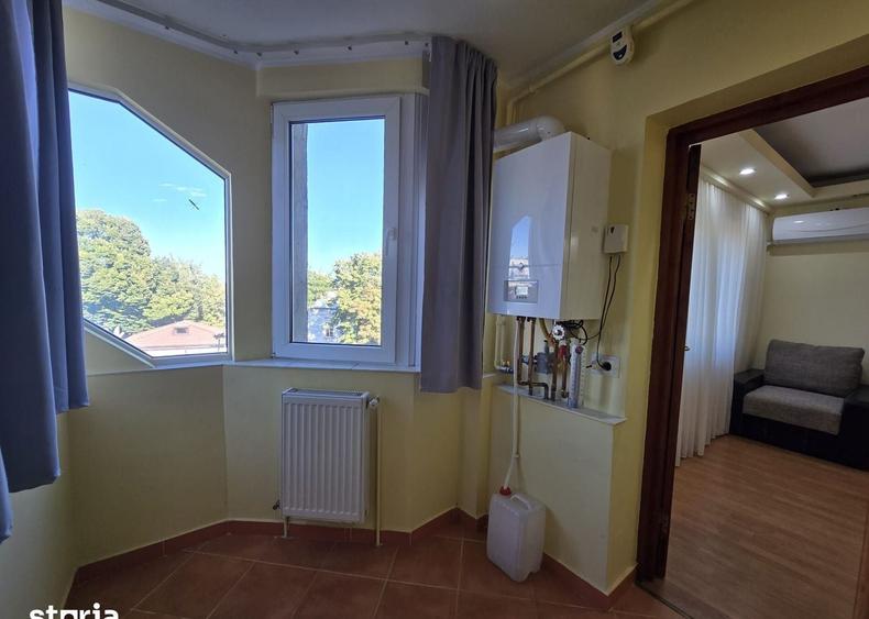 Apartament cu 3 camere decomandat, mobilat în Piața Centrală