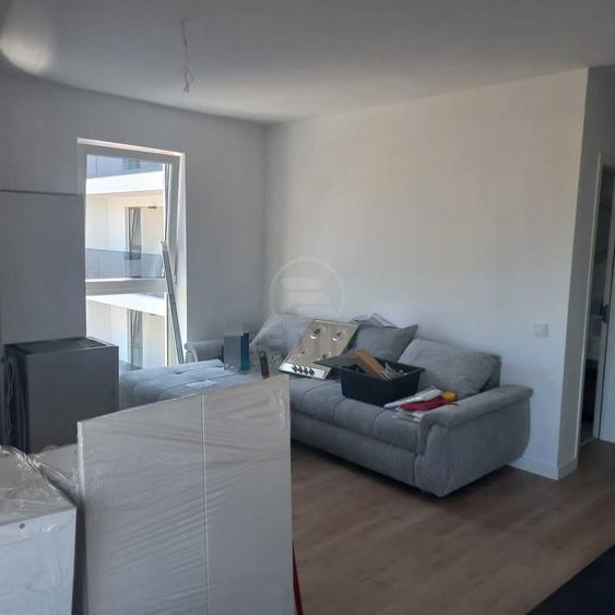 Apartament cu 2 camere semidecomandat în Florești