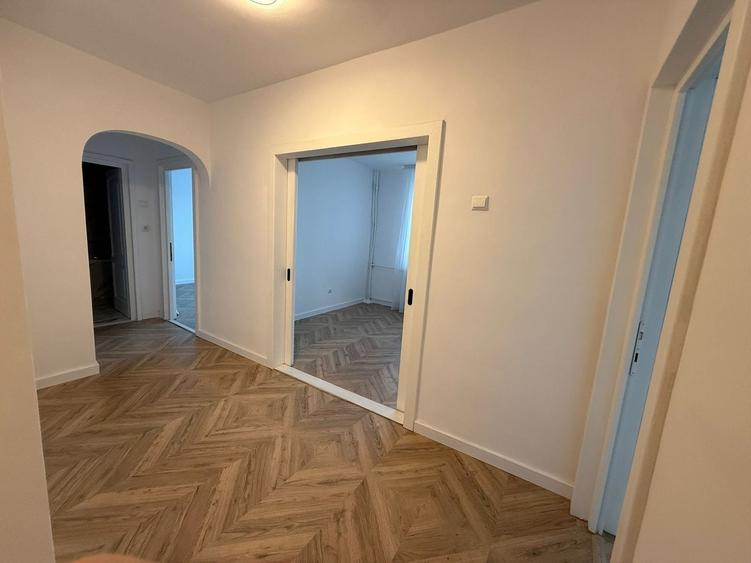 Apartament cu 3 camere – Zona Rogerius, Oradea - 1