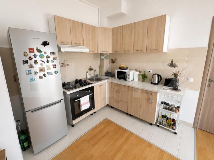 Apartament cu 2 camere semidecomandat, mobilat în Florești