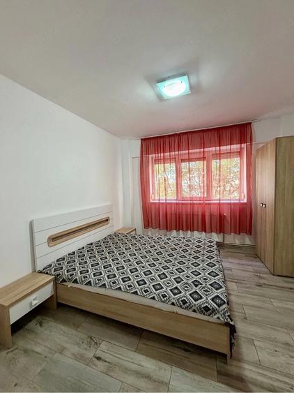 Apartament cu 3 camere decomandat în Intim