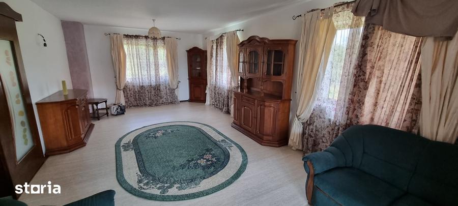 Casă cu 5 camere cu Teren 2000 Mp în Central